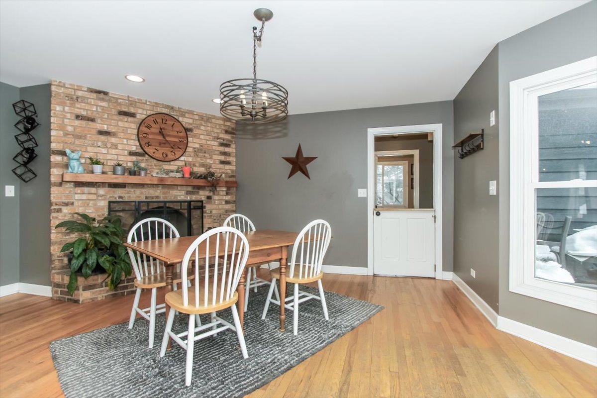 900 Glenmore Lane Elgin, IL 60124 - Photo 14 of 34