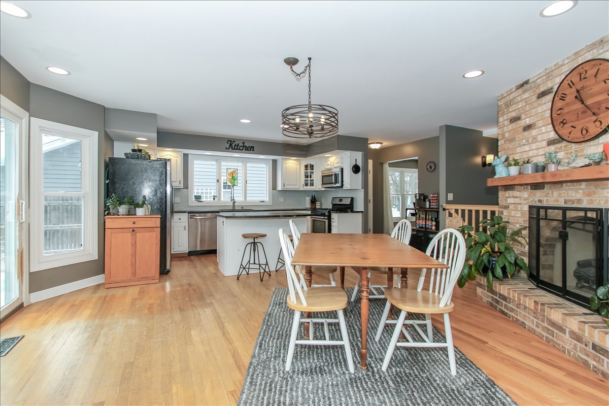 900 Glenmore Lane Elgin, IL 60124 - Photo 16 of 34