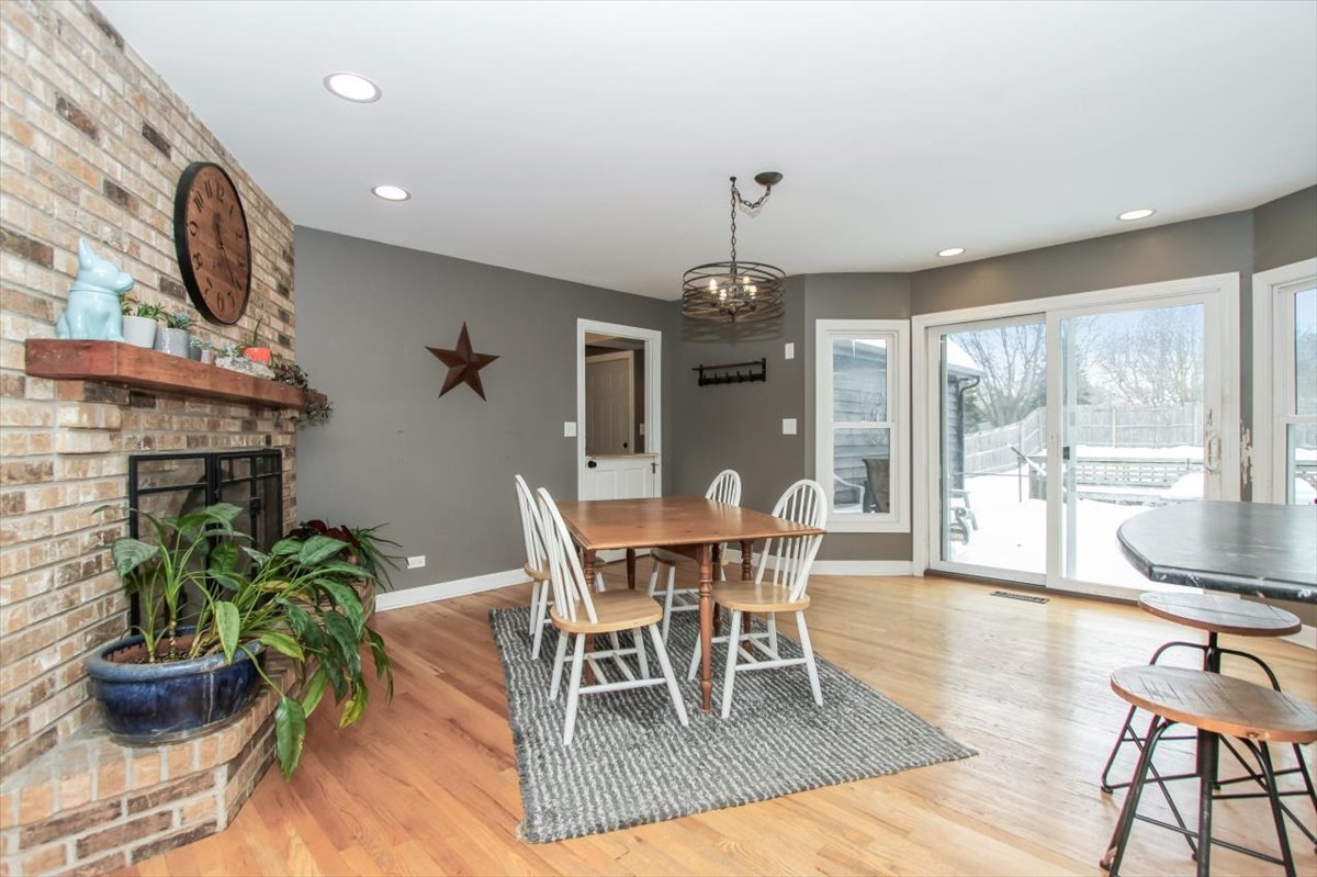 900 Glenmore Lane Elgin, IL 60124 - Photo 17 of 34