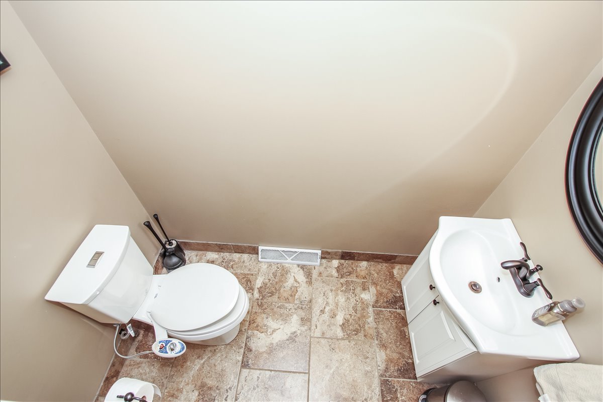 900 Glenmore Lane Elgin, IL 60124 - Photo 19 of 34