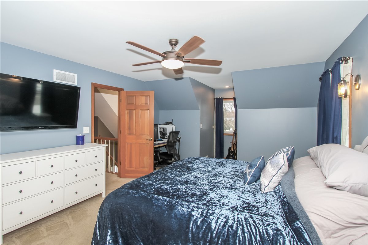 900 Glenmore Lane Elgin, IL 60124 - Photo 20 of 34