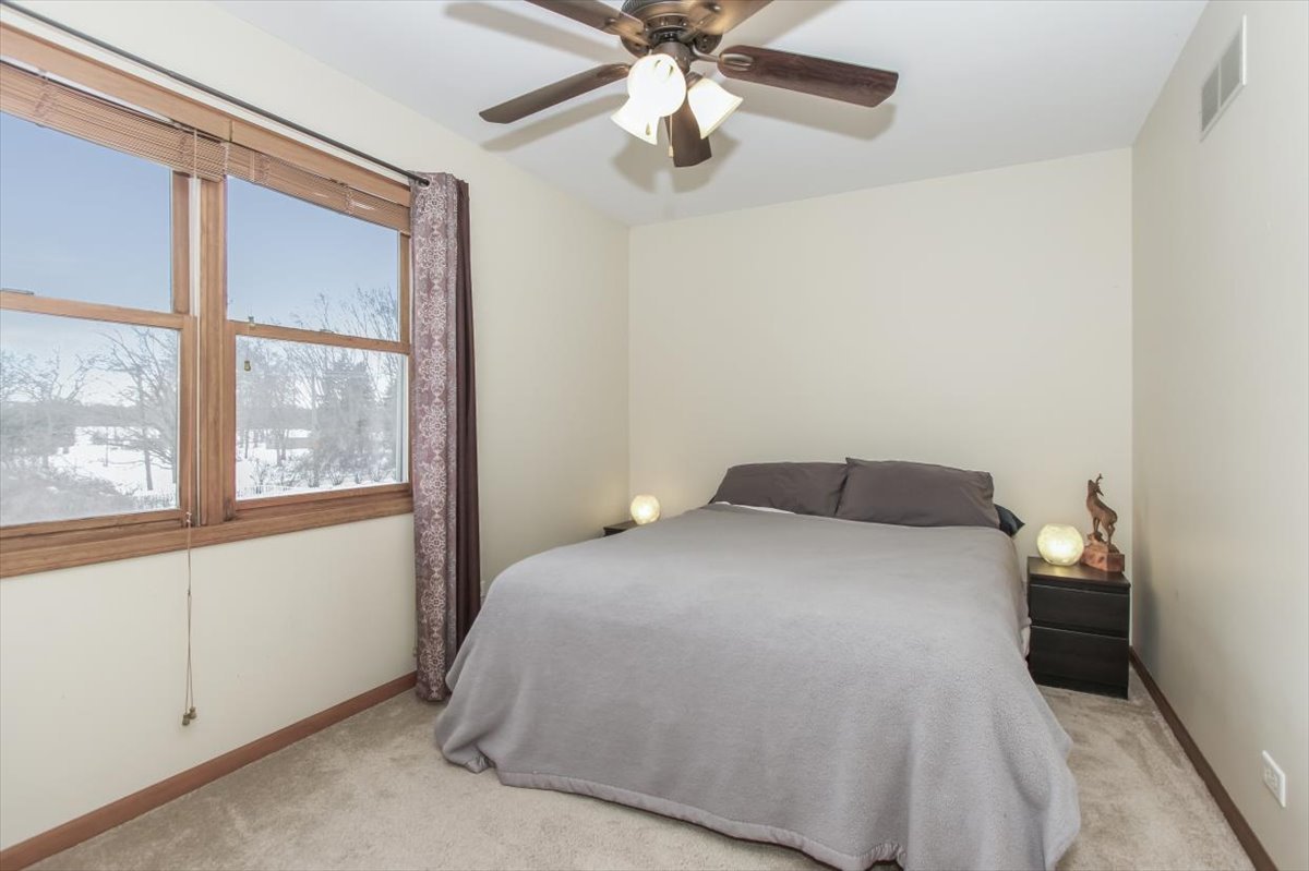 900 Glenmore Lane Elgin, IL 60124 - Photo 23 of 34