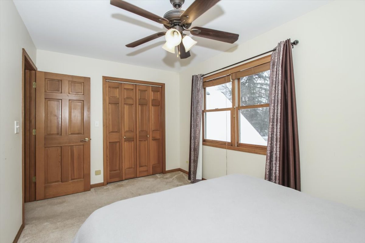 900 Glenmore Lane Elgin, IL 60124 - Photo 24 of 34