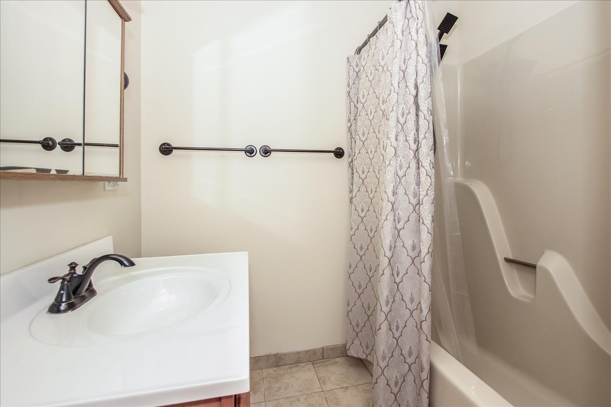 900 Glenmore Lane Elgin, IL 60124 - Photo 25 of 34