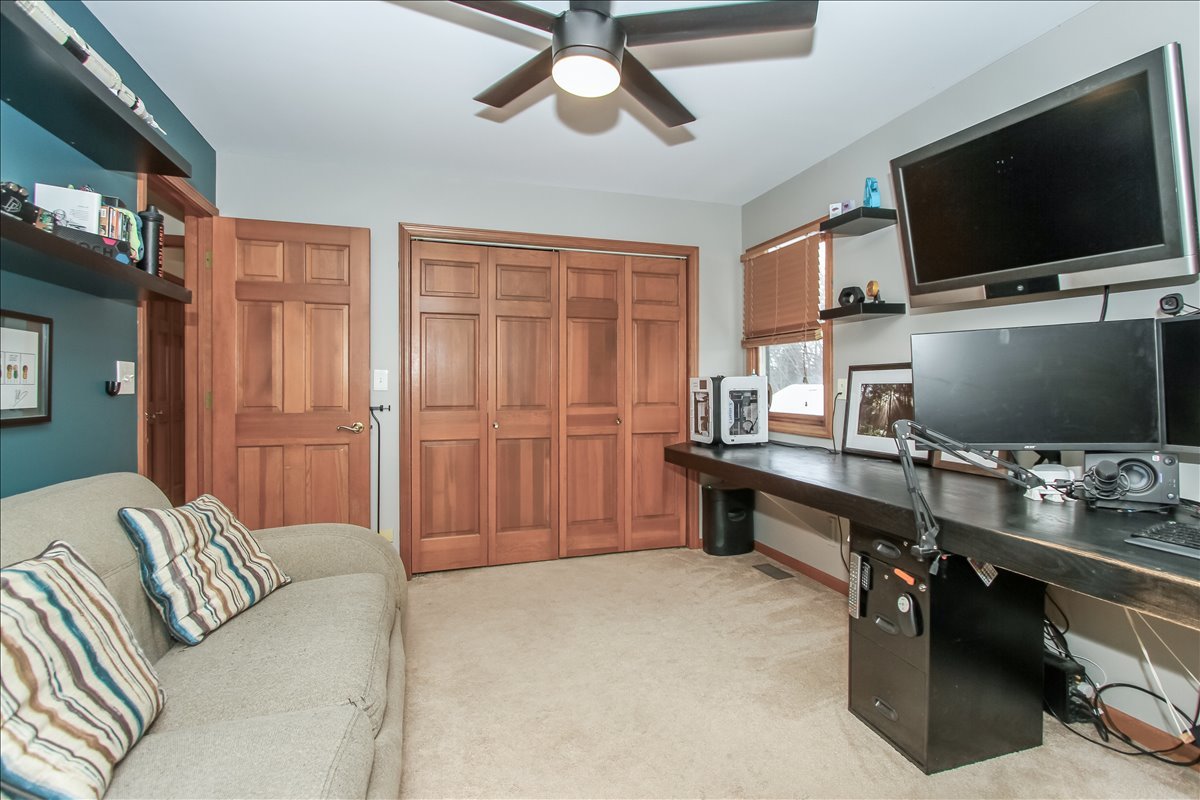 900 Glenmore Lane Elgin, IL 60124 - Photo 27 of 34