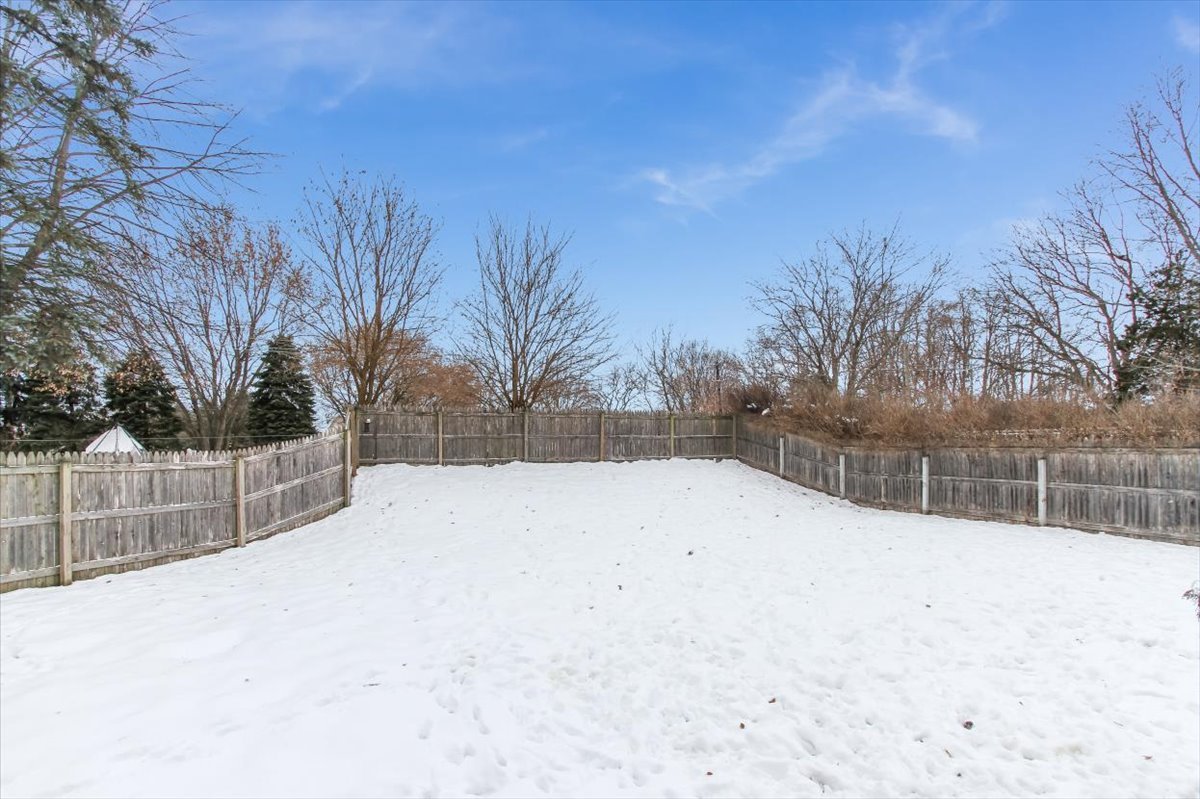 900 Glenmore Lane Elgin, IL 60124 - Photo 29 of 34