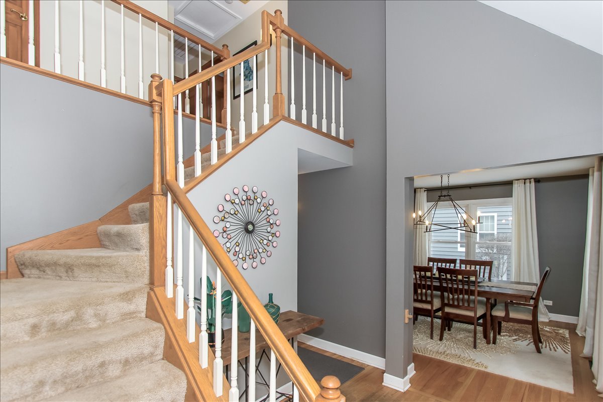 900 Glenmore Lane Elgin, IL 60124 - Photo 3 of 34