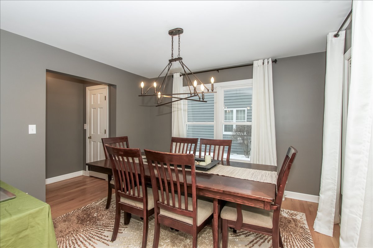 900 Glenmore Lane Elgin, IL 60124 - Photo 9 of 34