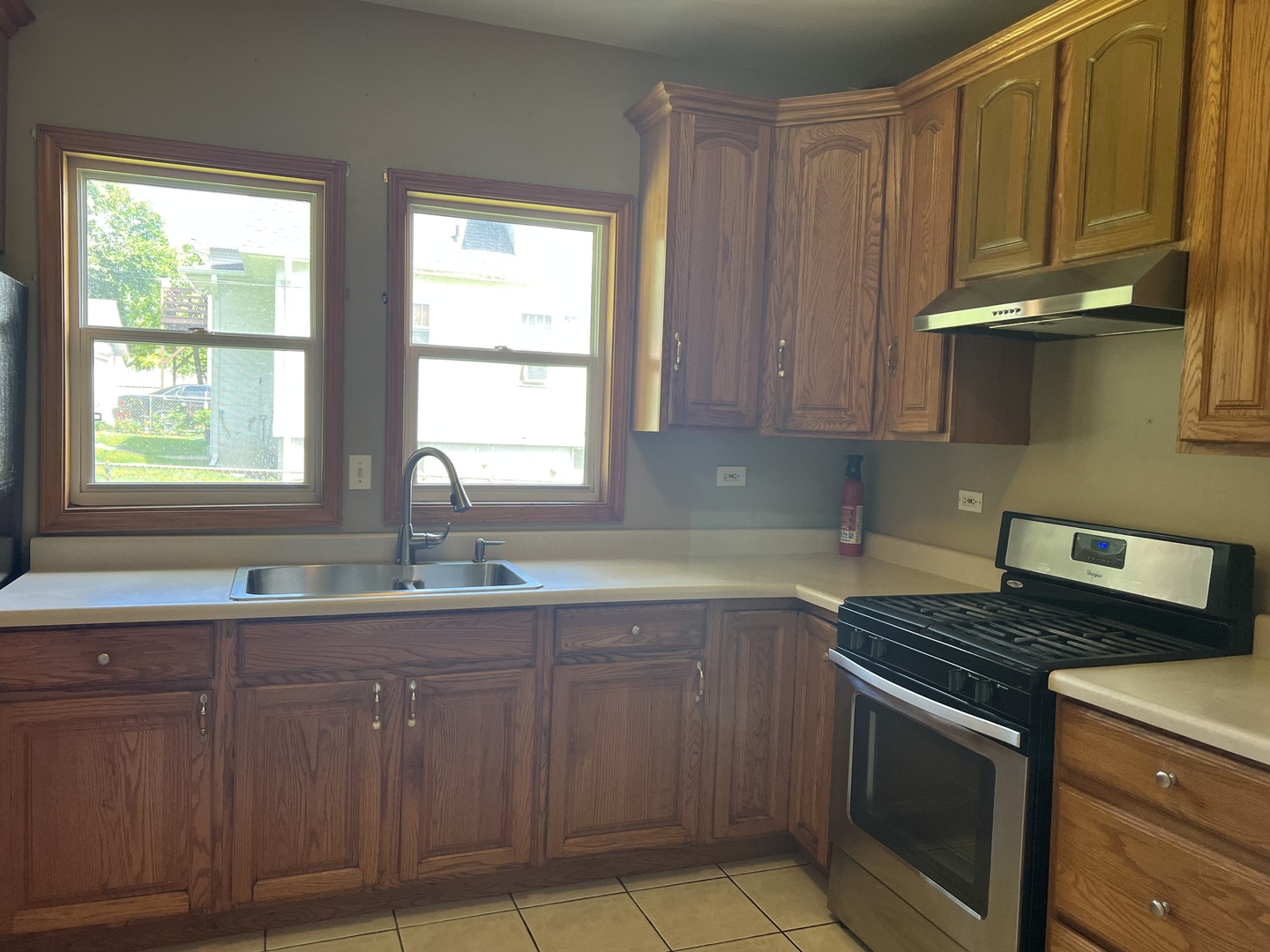 460 Addison Street Elgin, IL 60120 - Photo 10 of 23 Gallery Image 10