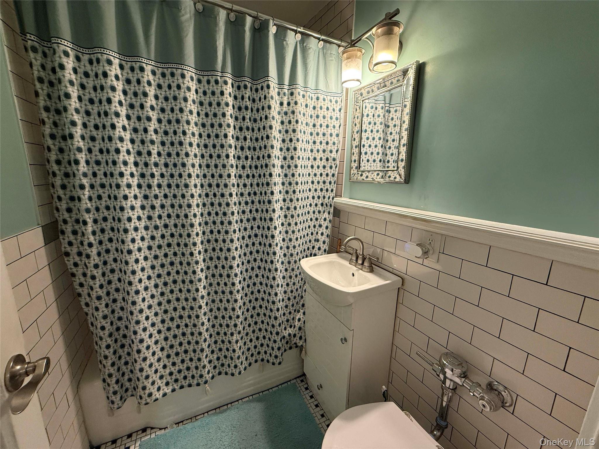 76-10 34th Avenue, Unit 3T Queens, NY 11372 - Photo 13 of 16 a bathroom with a sink toilet and shower
