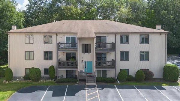 $238,500 | 36 Kristee Circle, Unit 36, West Warwick, RI 02893