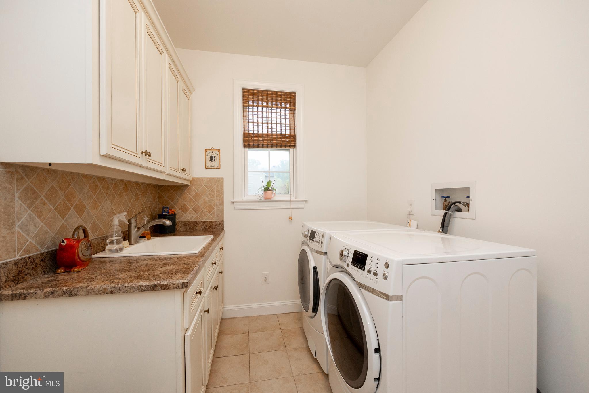 1350 Rupert Road Pottstown, PA 19464 - Photo 23 of 53 Laundry with Custom Cabinets and Countertop