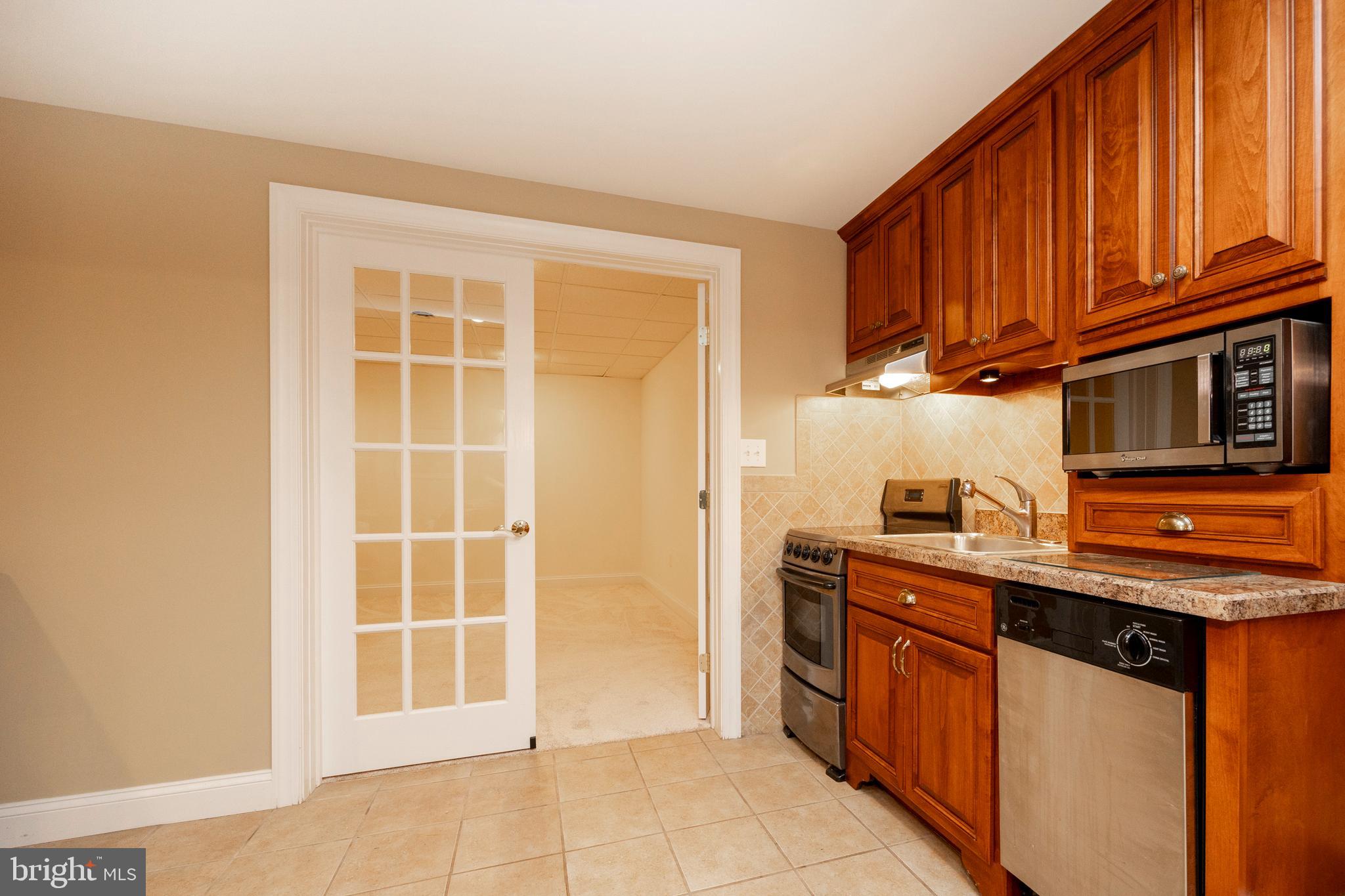 1350 Rupert Road Pottstown, PA 19464 - Photo 26 of 53 Basement Entertainment Appliances at Bar