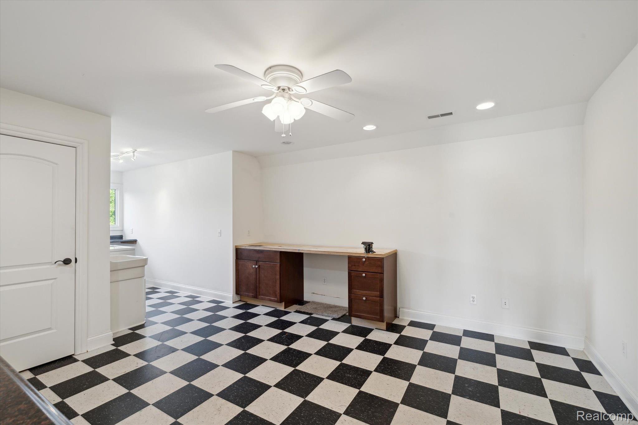 10205 Fenton Road Fenton, MI 48430 - Photo 59 of 96 Gallery Image 59