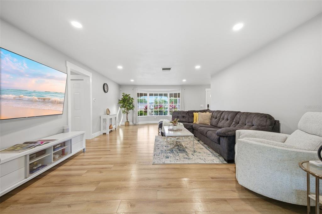 2036 West Ridge Drive Clearwater, FL 33763 - Photo 9 of 50