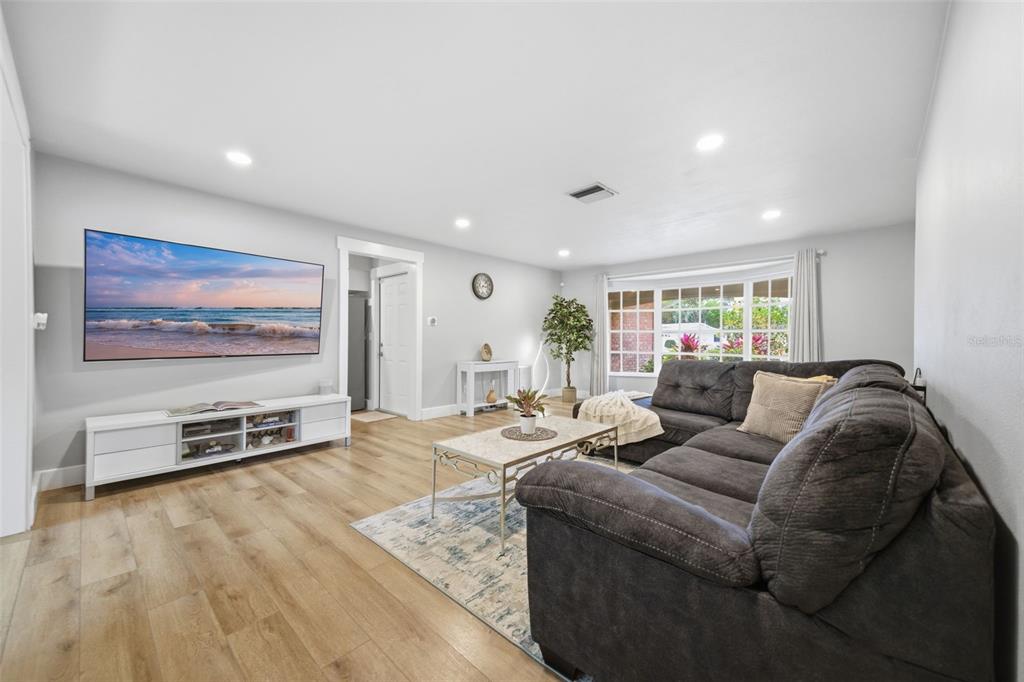 2036 West Ridge Drive Clearwater, FL 33763 - Photo 10 of 50