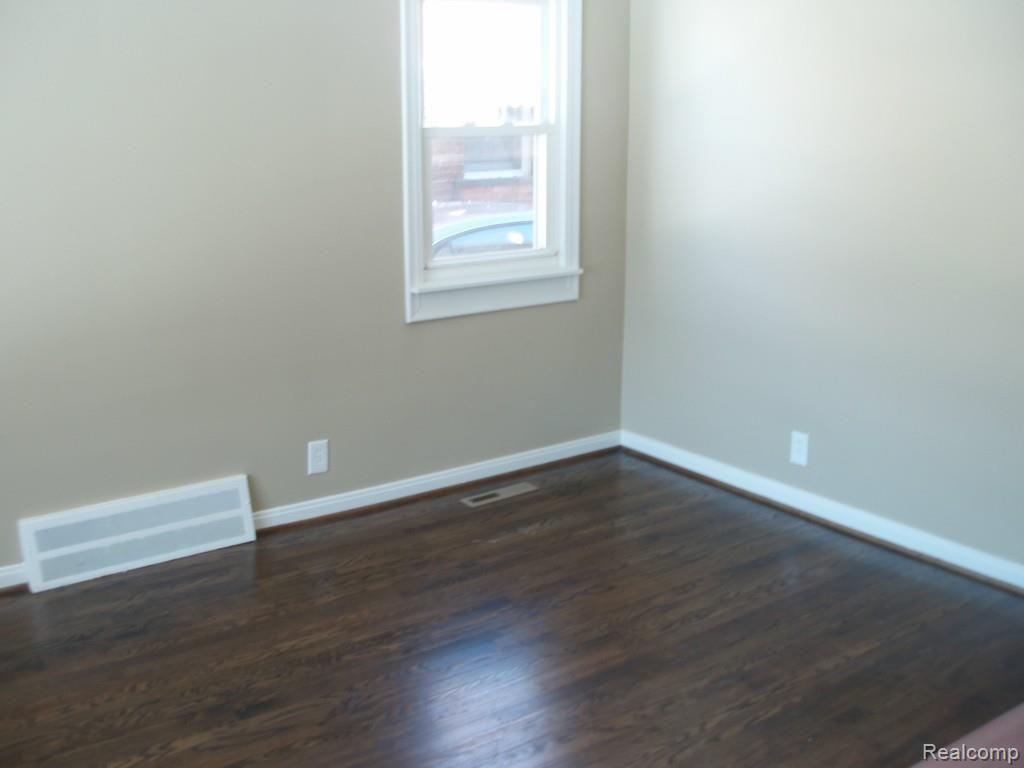 9293 Rosedale Boulevard Allen Park, MI 48101 - Photo 5 of 15 ANDREW 3-5-14 125.jpg
