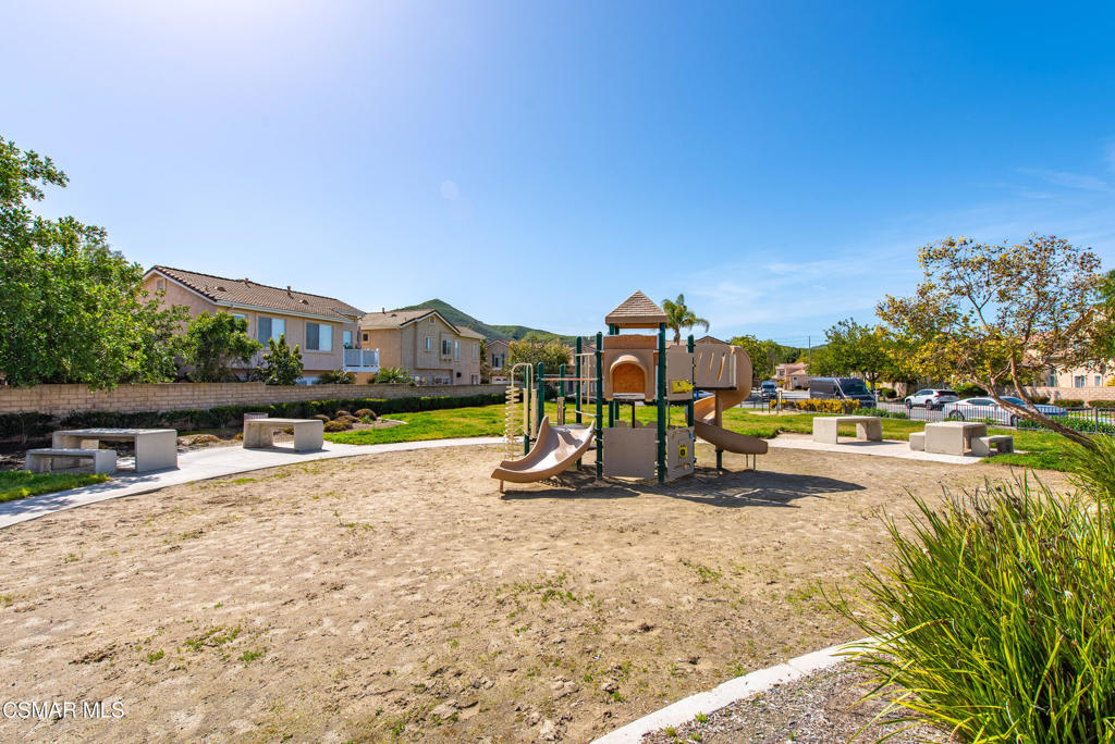 1809 Maybrook Way Simi Valley, CA 93065 - Photo 37 of 40