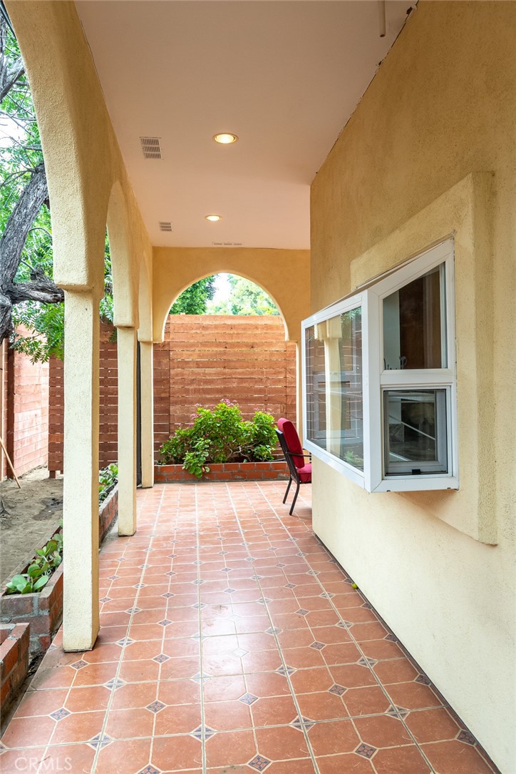 5617 Katherine Avenue Sherman Oaks, CA 91401 - Photo 11 of 46