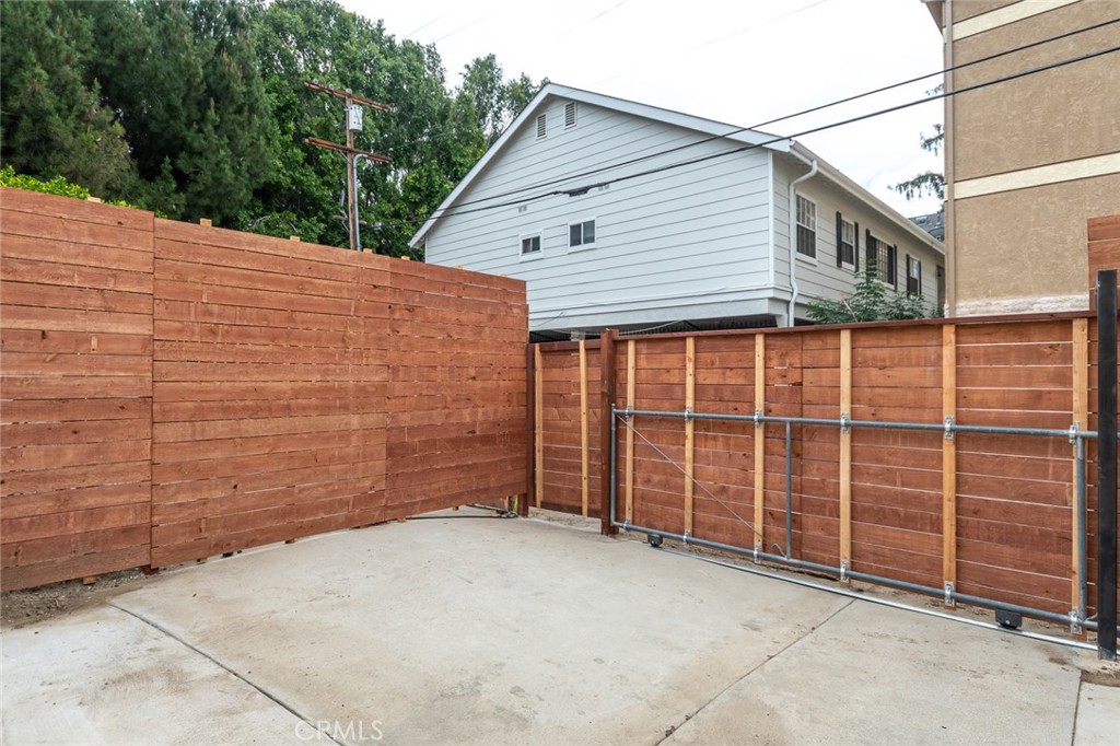 5617 Katherine Avenue Sherman Oaks, CA 91401 - Photo 5 of 46