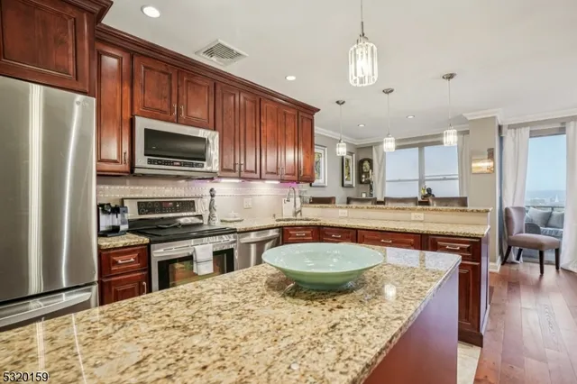 $400,000 | 301 Beech Street, Unit 12E, Hackensack, NJ 07601