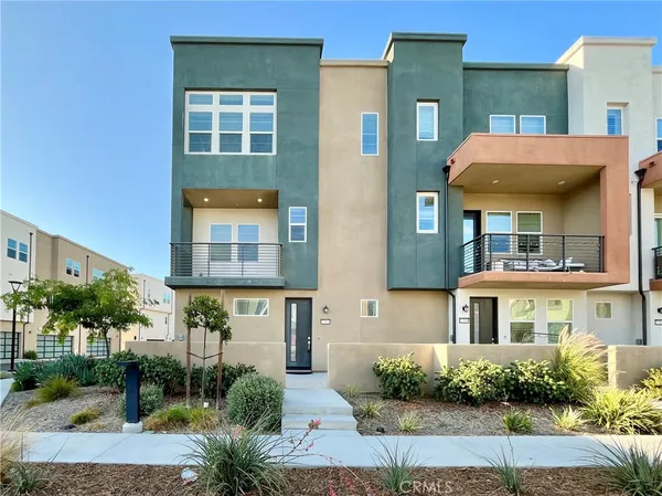 $4,000 | 27054 Hummingbird Lane, Valencia, CA 91381