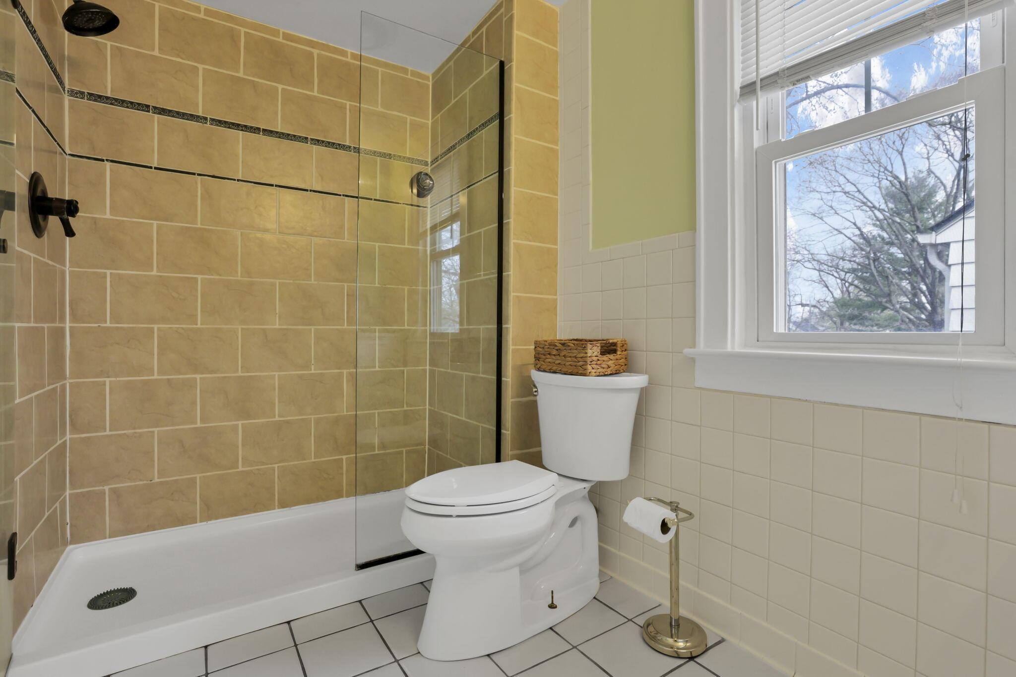 845 South Cassingham Road Columbus, OH 43209 - Photo 16 of 26 Full Bath