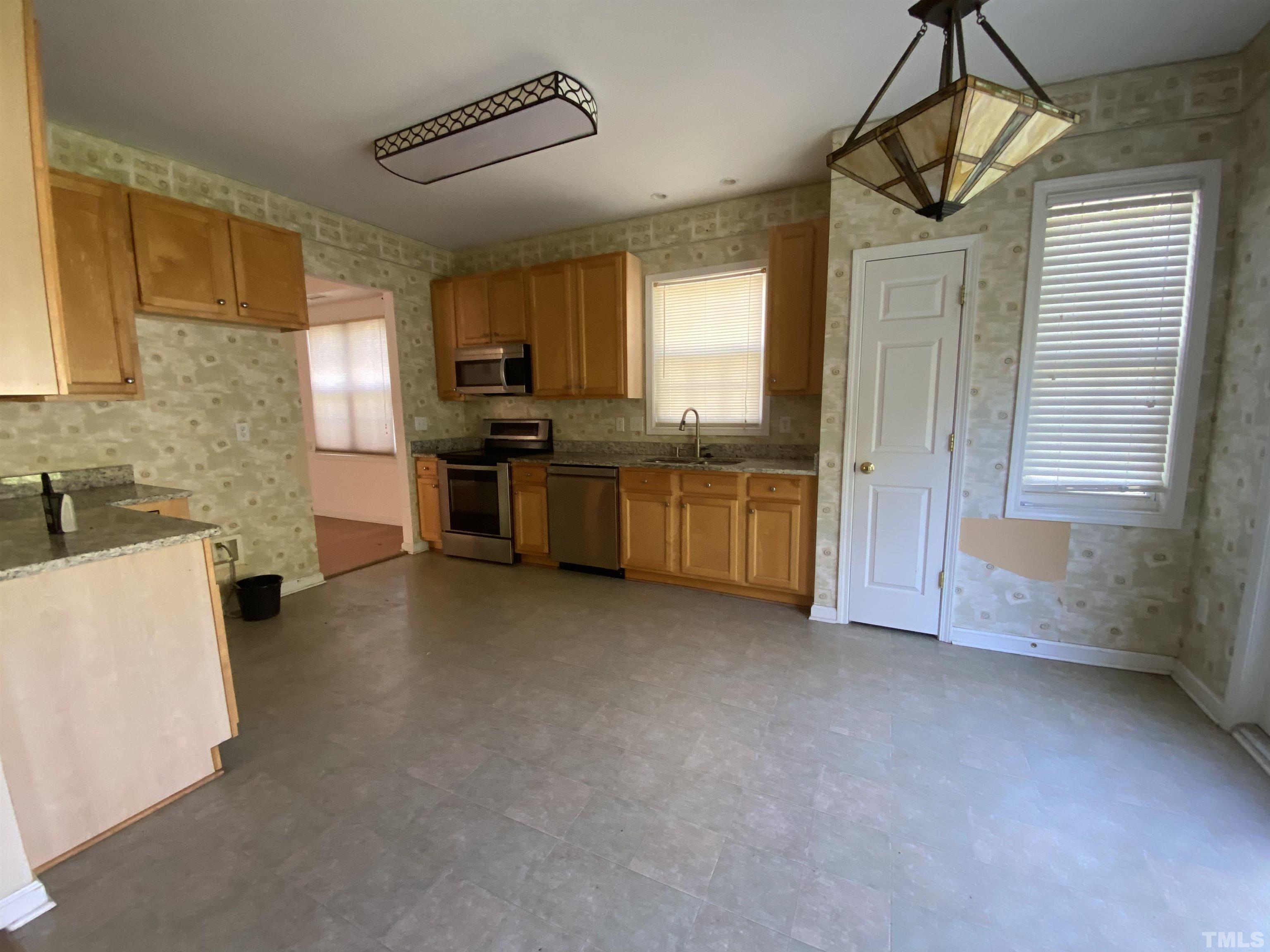 242 Inkster Cove Raleigh, NC 27603 - Photo 6 of 22