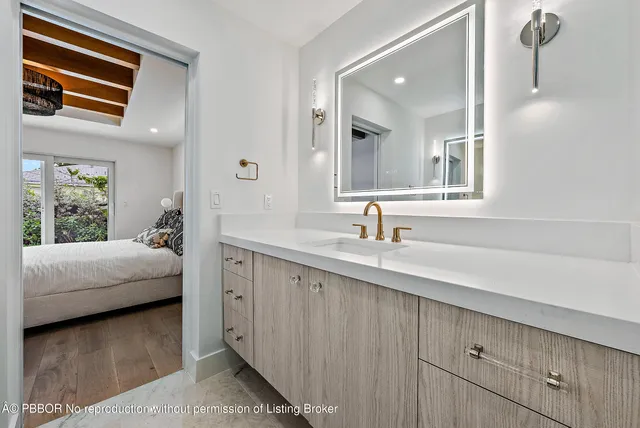 a en suite bathroom with a double vanity sink and a mirror