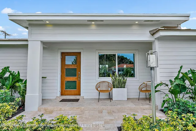 a house view with a outdoor space