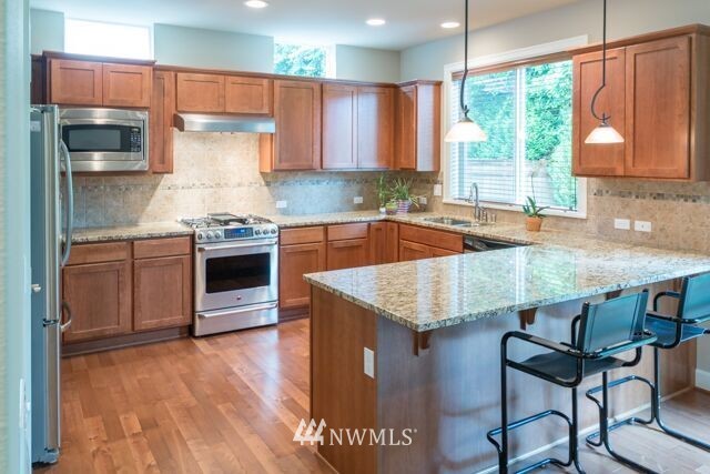 114 Ilwaco Place Northeast Renton, WA 98059 - Photo 2 of 24