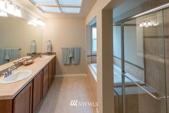 114 Ilwaco Place Northeast Renton, WA 98059 - Photo 11 of 24