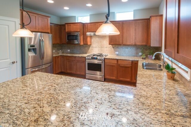 114 Ilwaco Place Northeast Renton, WA 98059 - Photo 3 of 24