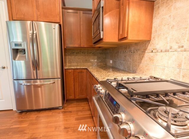 114 Ilwaco Place Northeast Renton, WA 98059 - Photo 4 of 24