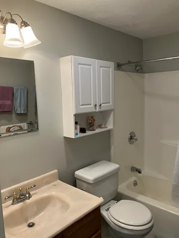 $2,250 | 7 Stoneridge Lane, Unit 5, York, ME 03909