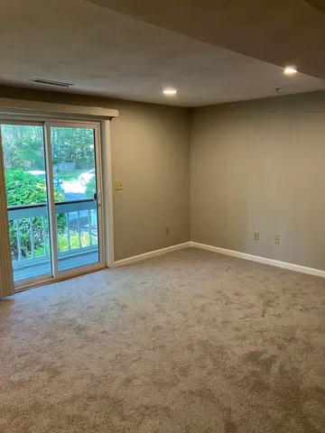 $2,250 | 7 Stoneridge Lane, Unit 5, York, ME 03909