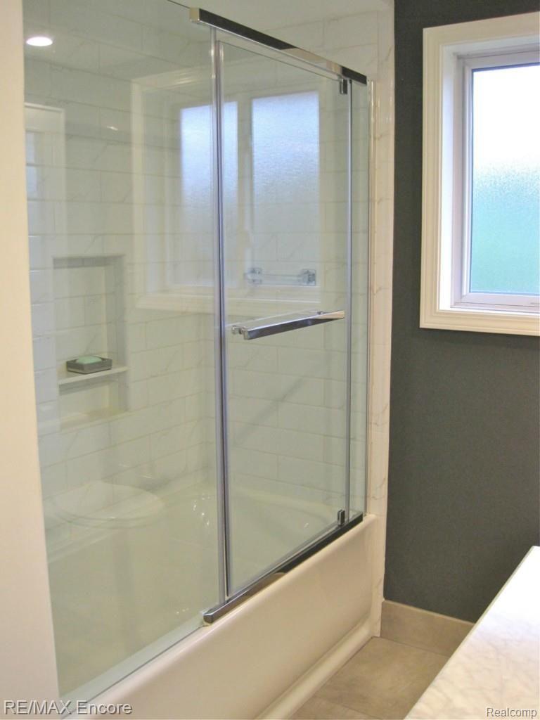 7216 Holcomb Road Clarkston, MI 48346 - Photo 20 of 37 Bath Euro Shower Doors.jpg