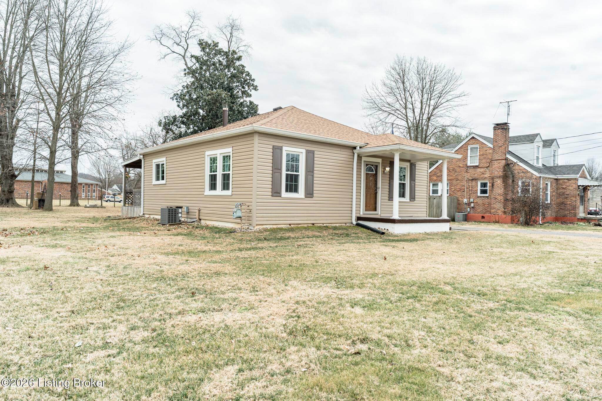 4916 Valley Station Road Louisville, KY 40272 - Photo 2 of 38 DSC02519-HDR