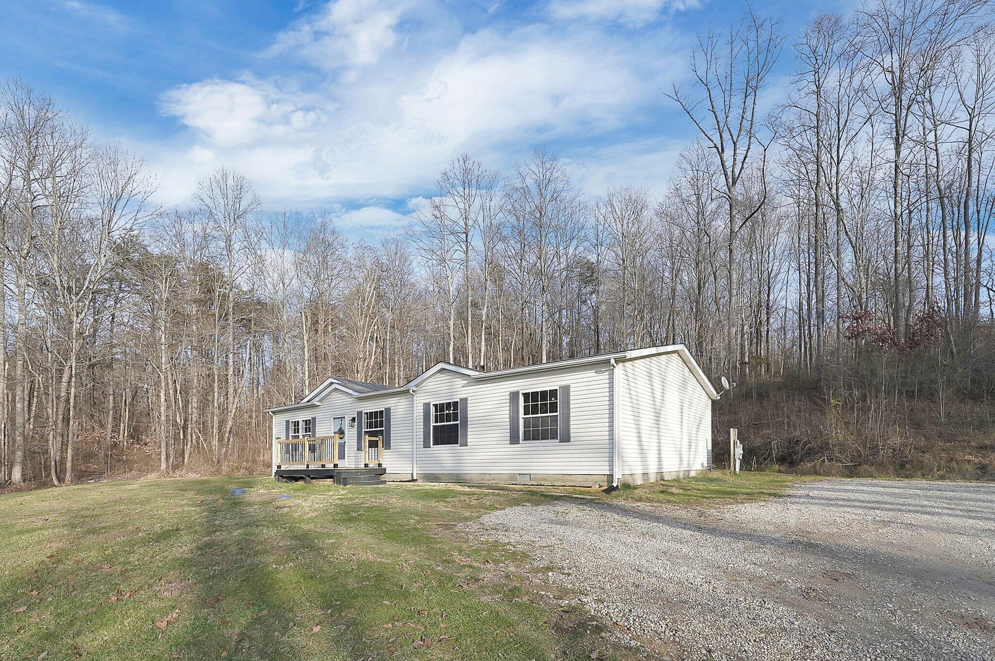 12922 Roby Road Logan, OH 43138 - Photo 3 of 45 1000051394