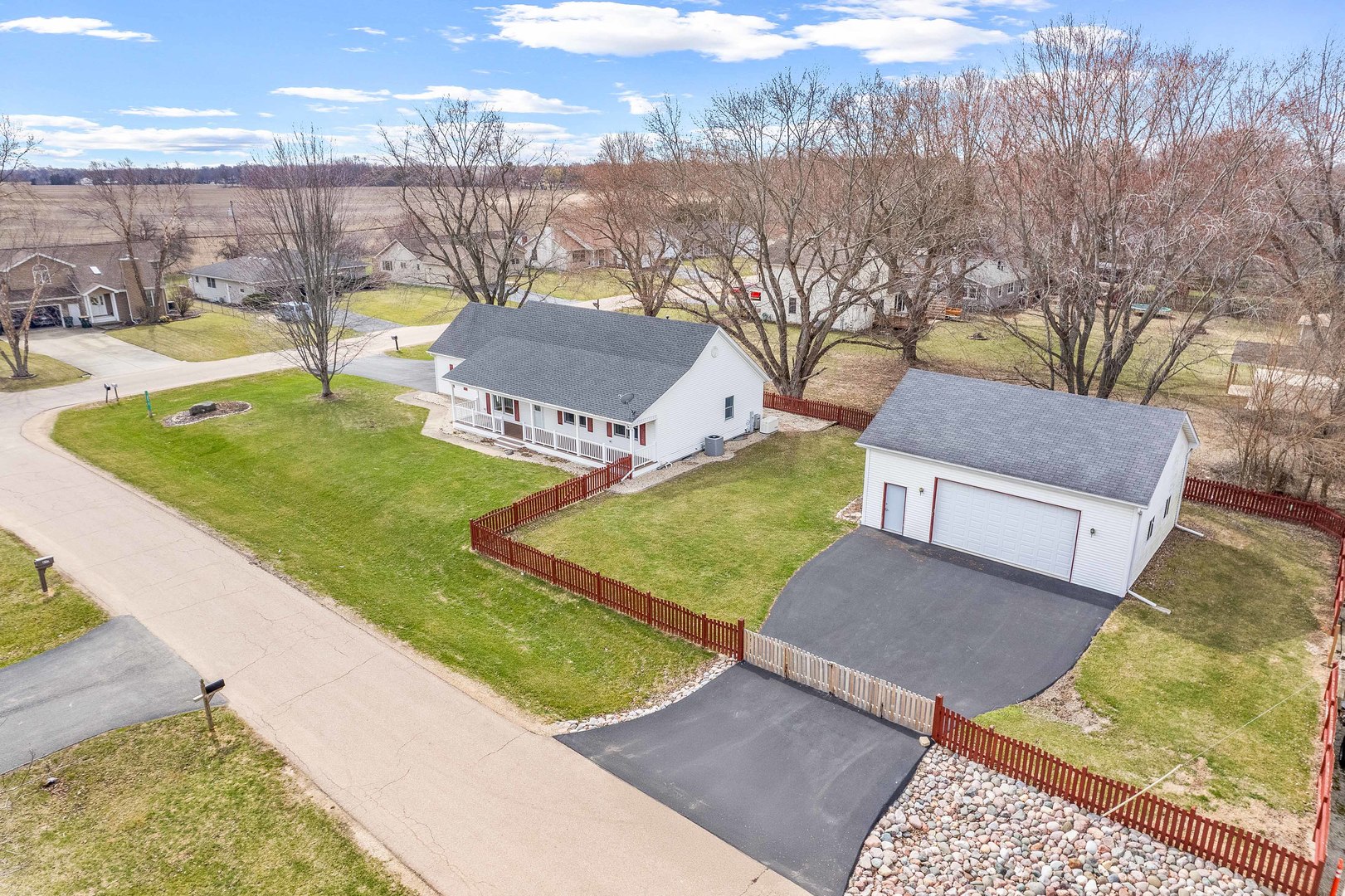 895 Nancy Road Lake Holiday, IL 60548 - Photo 17 of 40 Gallery Image 17