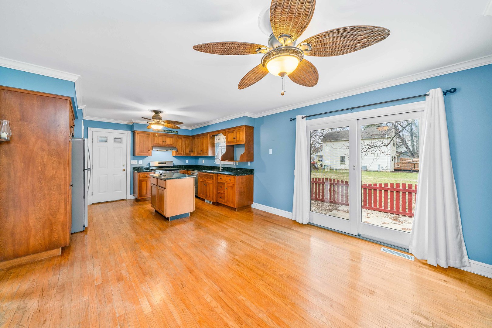 895 Nancy Road Lake Holiday, IL 60548 - Photo 7 of 40 Gallery Image 7