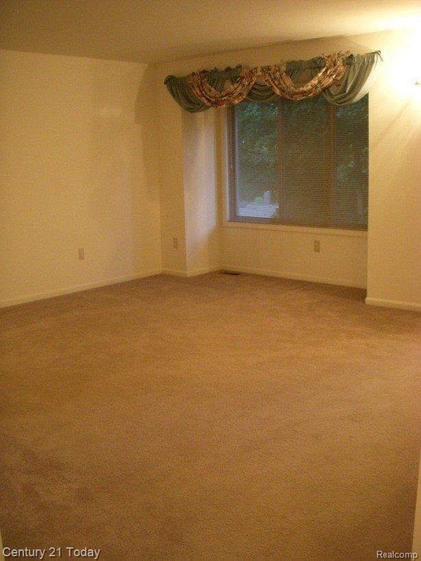 21414 Ruth Street Farmington, MI 48336 - Photo 9 of 21 living room