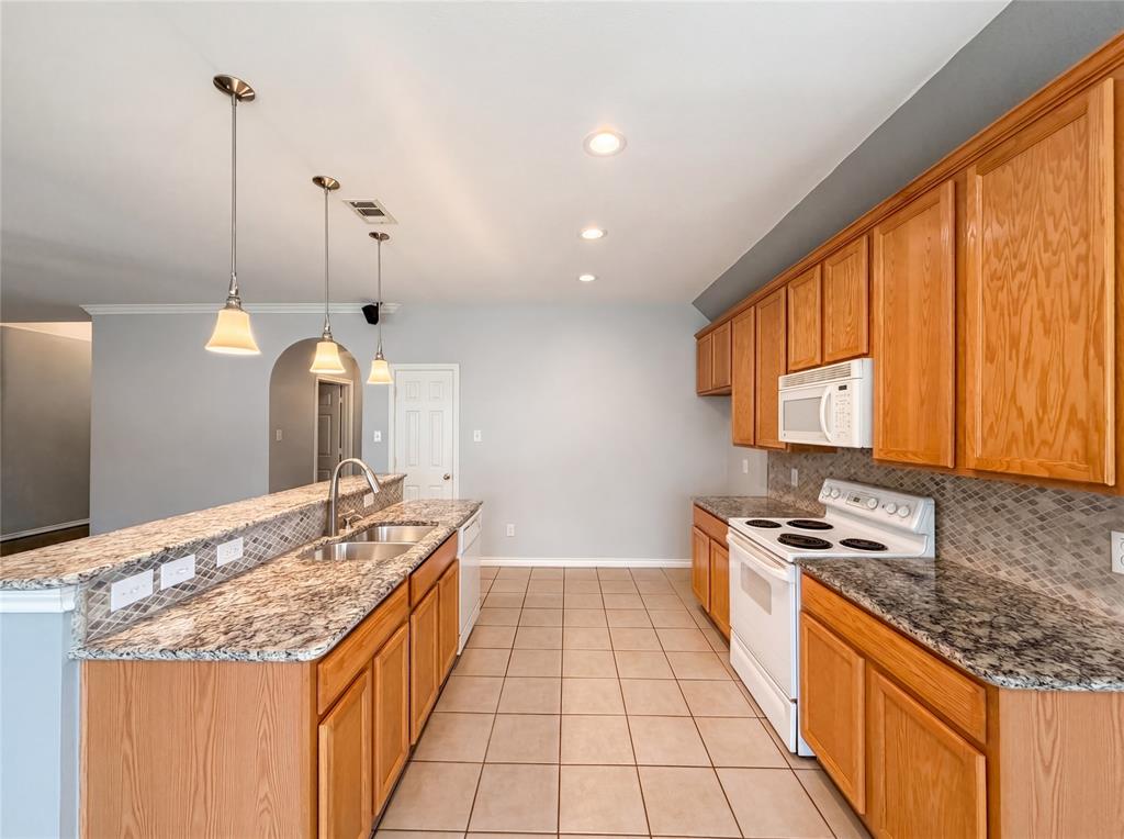 2805 Hereford Road Denton, TX 76210 - Photo 6 of 20