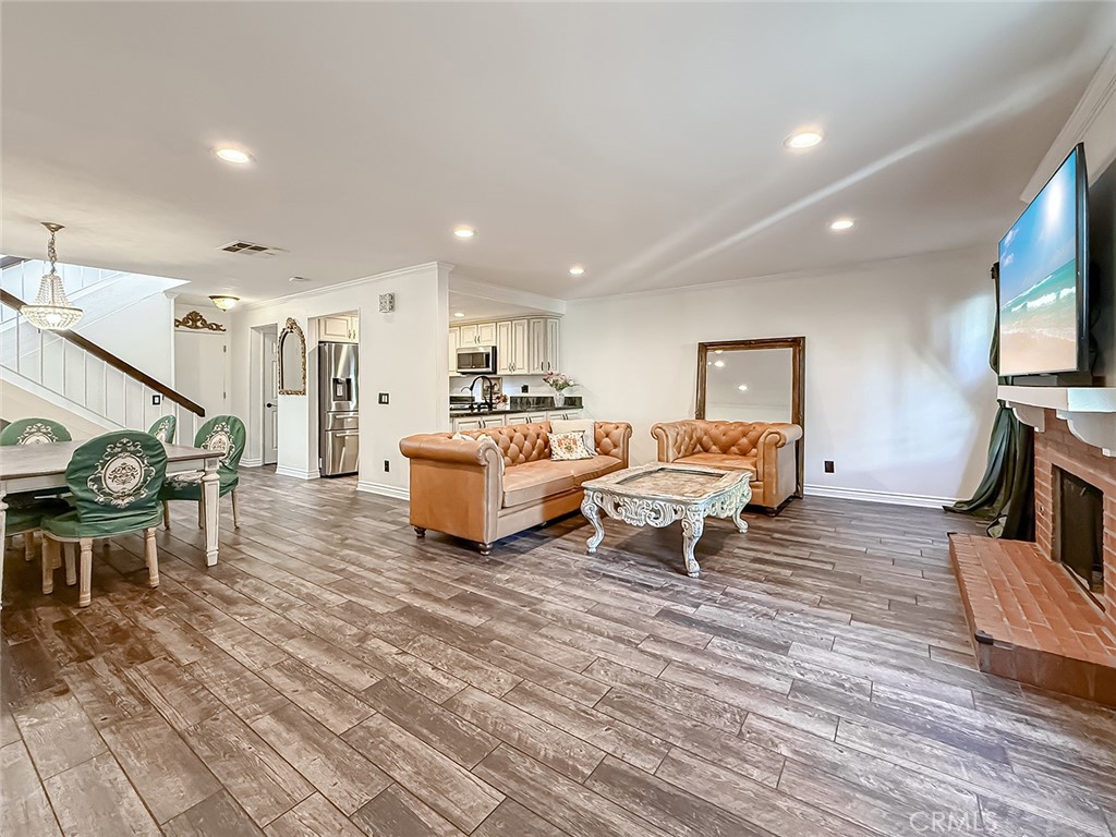 1928 Stow Street Simi Valley, CA 93063 - Photo 5 of 52