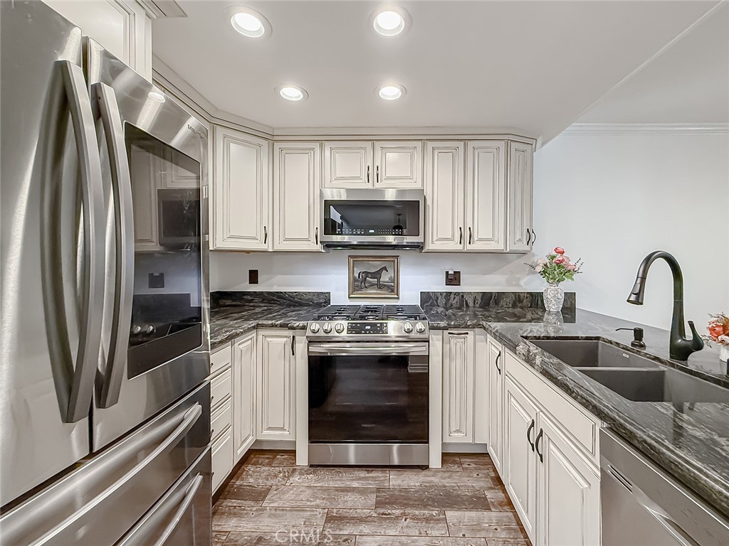 1928 Stow Street Simi Valley, CA 93063 - Photo 9 of 52