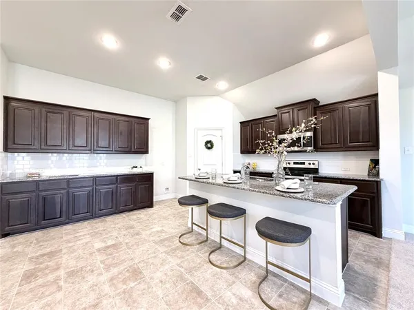 $3,200 | 1413 River Vale Road, Garland, TX 75041