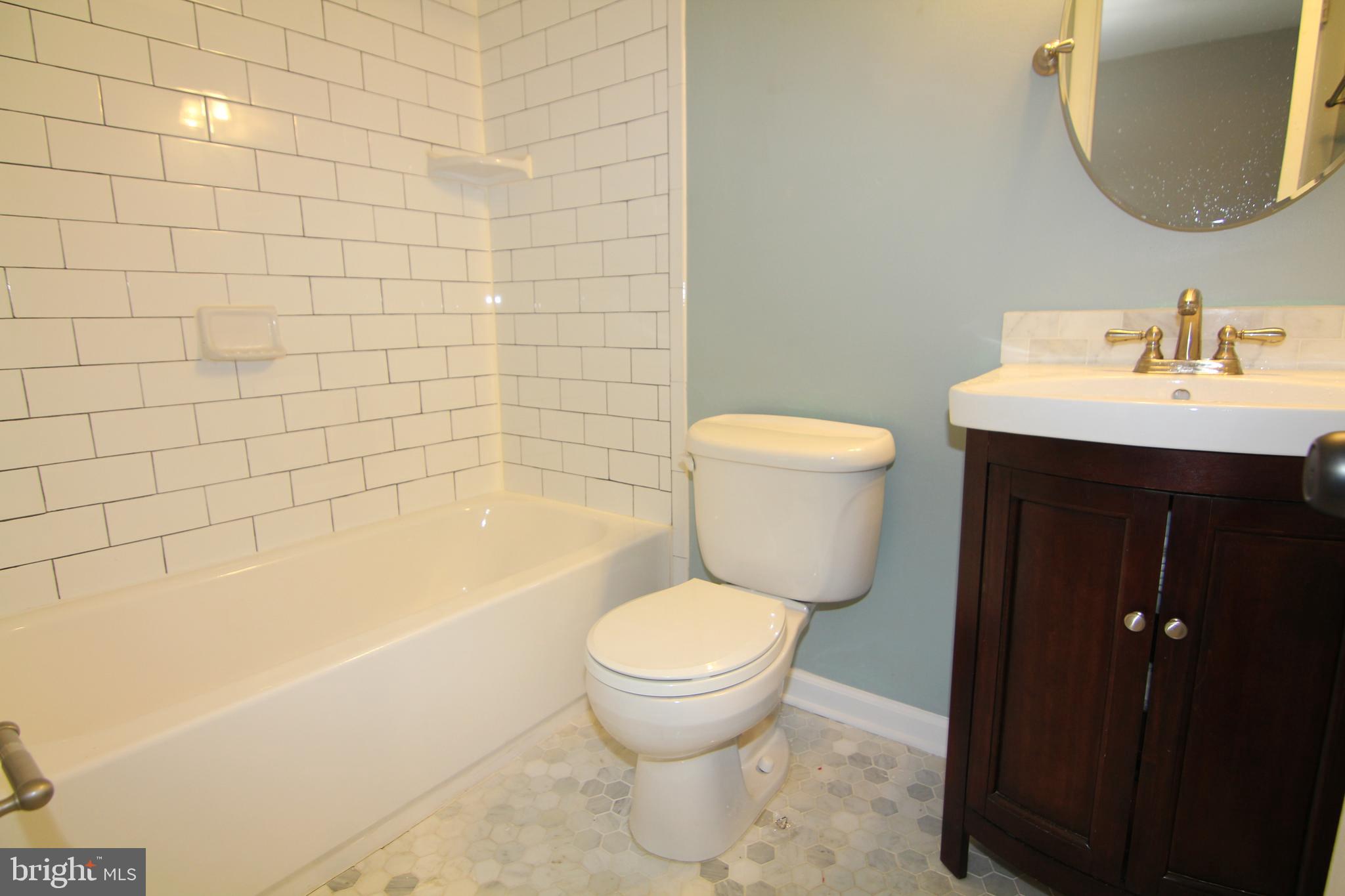 11505 Buttonwood Court Reston, VA 20191 - Photo 13 of 20 Hall Bath Upper Level
