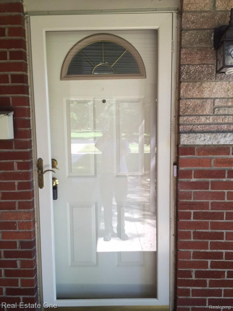 28029 West Nine Mile Road Farmington, MI 48336 - Photo 3 of 36 IMG_1678.jpg