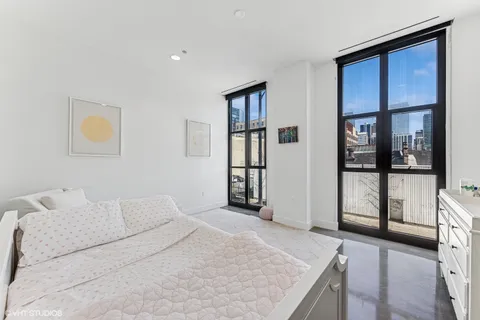 $3,200,000 | 900 West Washington Boulevard, Unit 202, Chicago, IL 60607