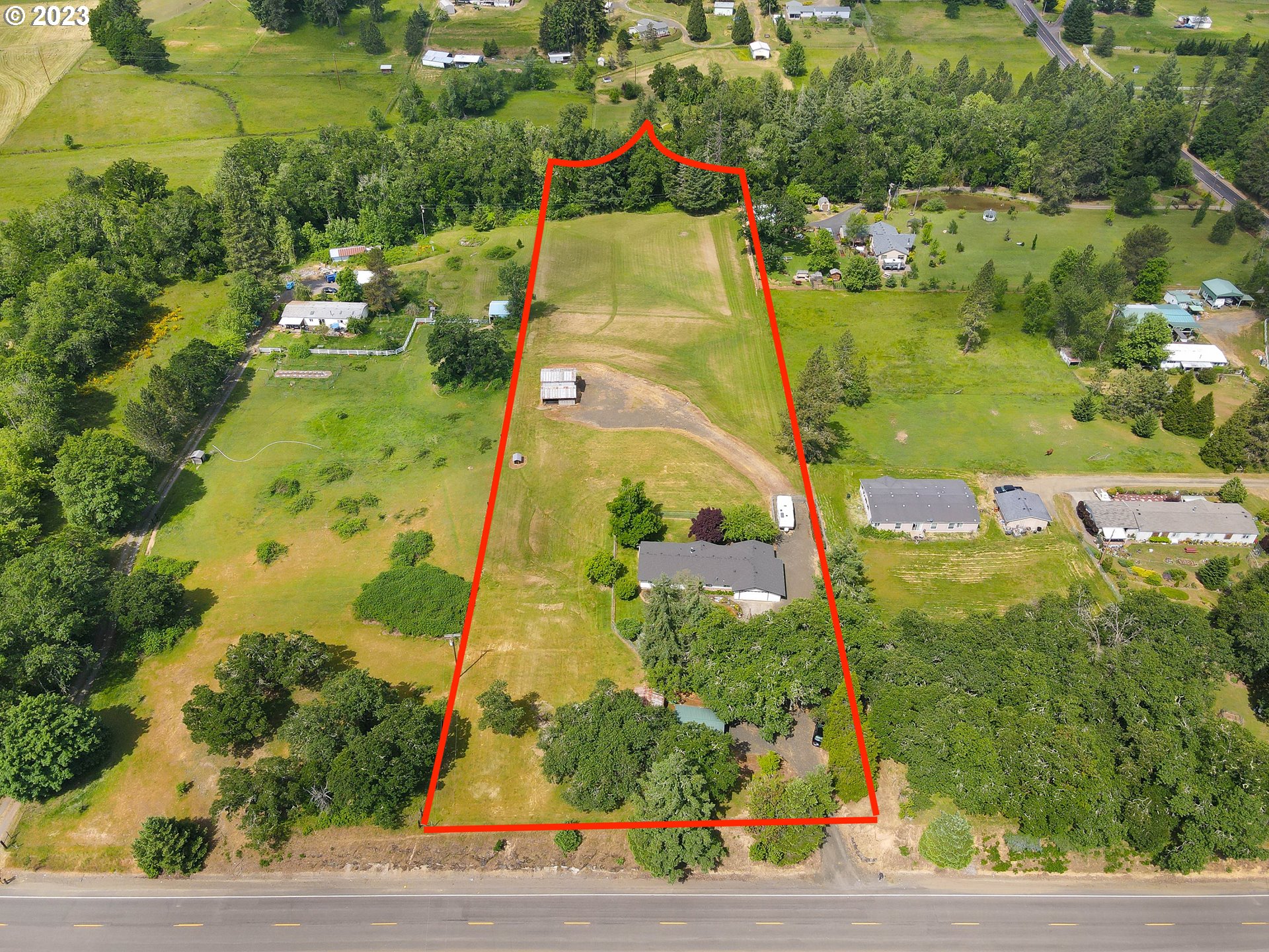 3640 Colonial Road Roseburg, OR 97471 - Photo 9 of 45 Gallery Image 9